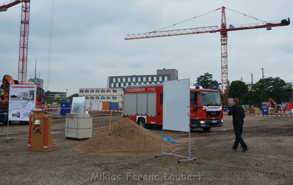 Erster Spatenstich Neues Feuerwehrzentrum Koeln Kalk Gummersbacherstr P007.JPG - Miklos Laubert